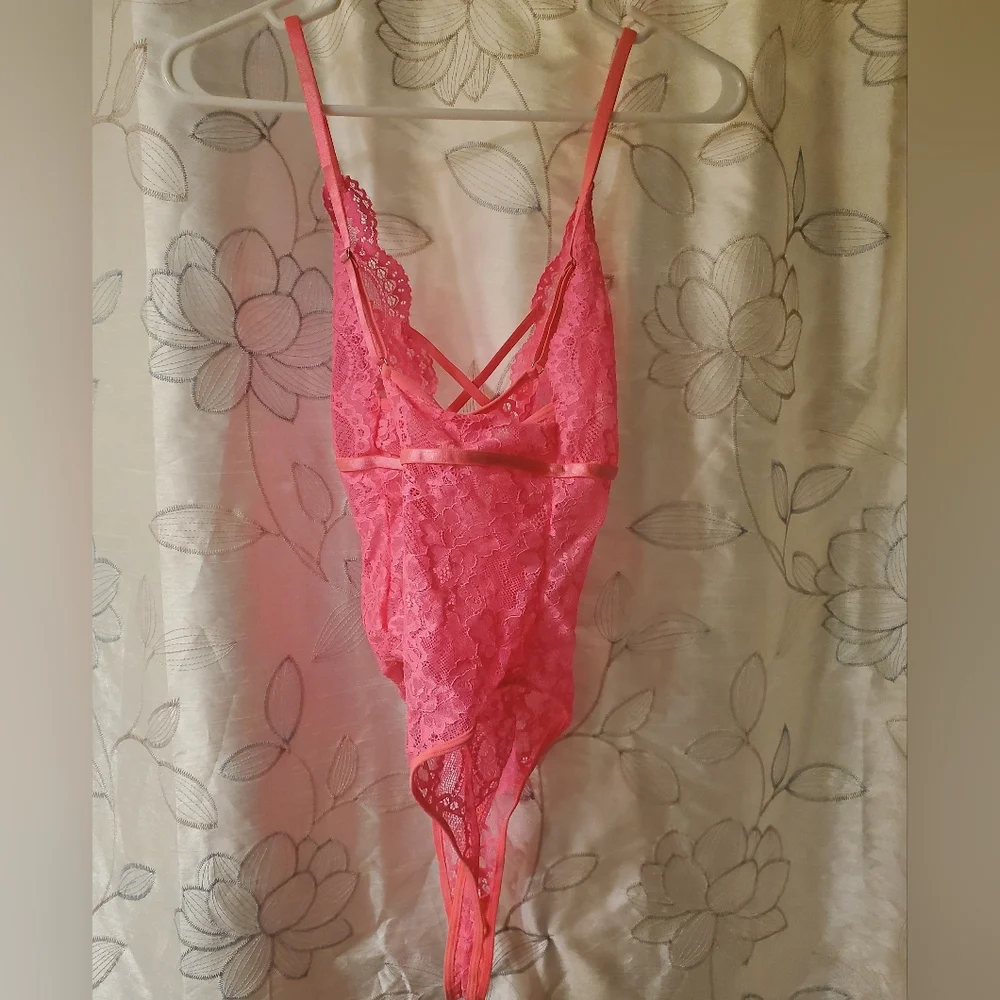 🚫 SOLD 🚫 Hot Pink Floral lace criss cross Teddy Bodysuit- XL -NWT 💗 - Picture 5 of 9